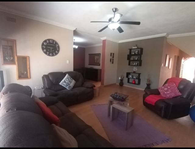3 BEDROOM TOWNHOUSE FOR SALE IN THREE RIVERS PROPER